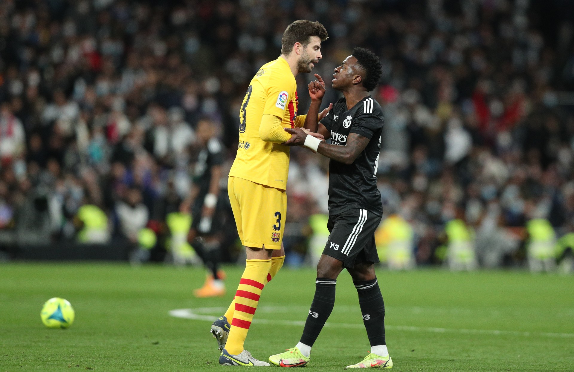 Gerard Pique and Vini Jr