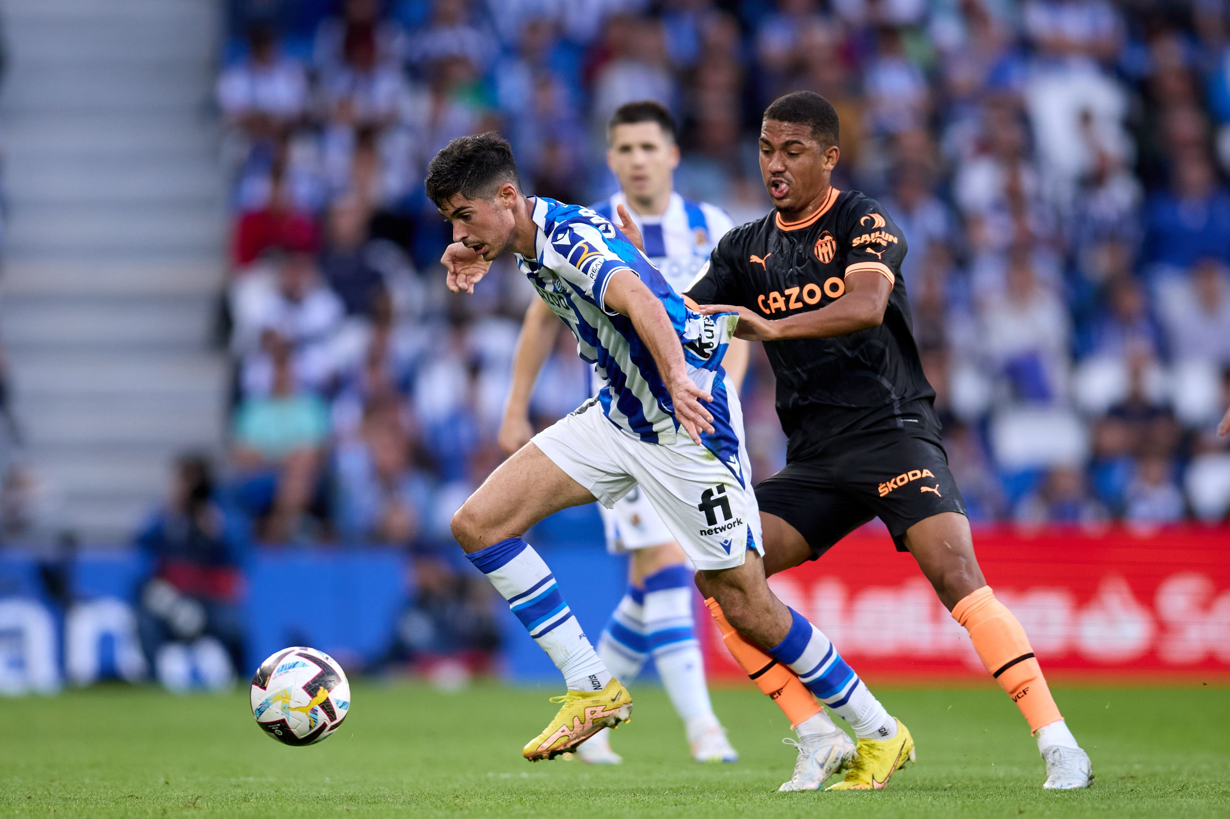 Real Sociedad battle out point with Valencia after early red card