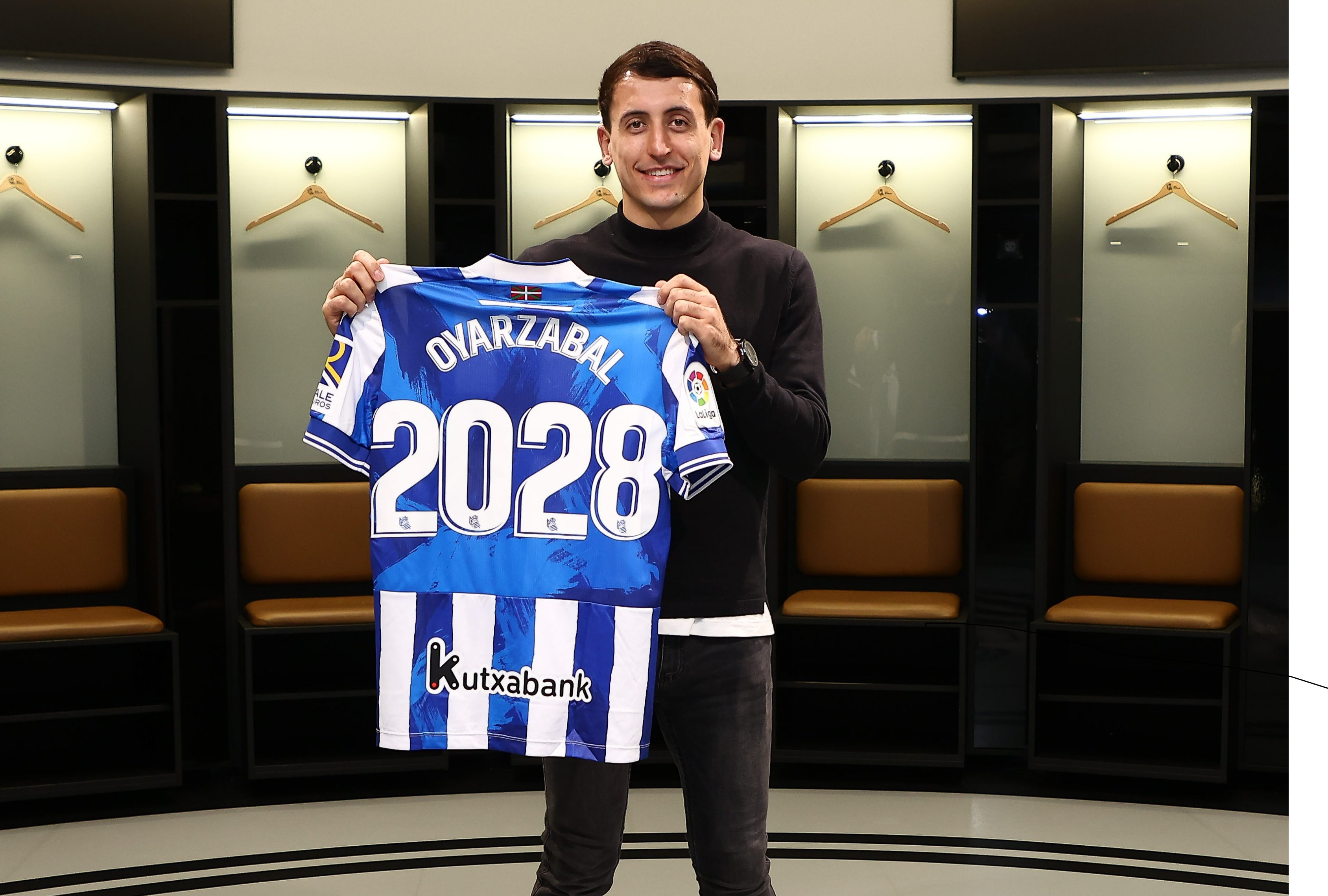Mikel Oyarzabal extends Real Sociedad contract to 2028