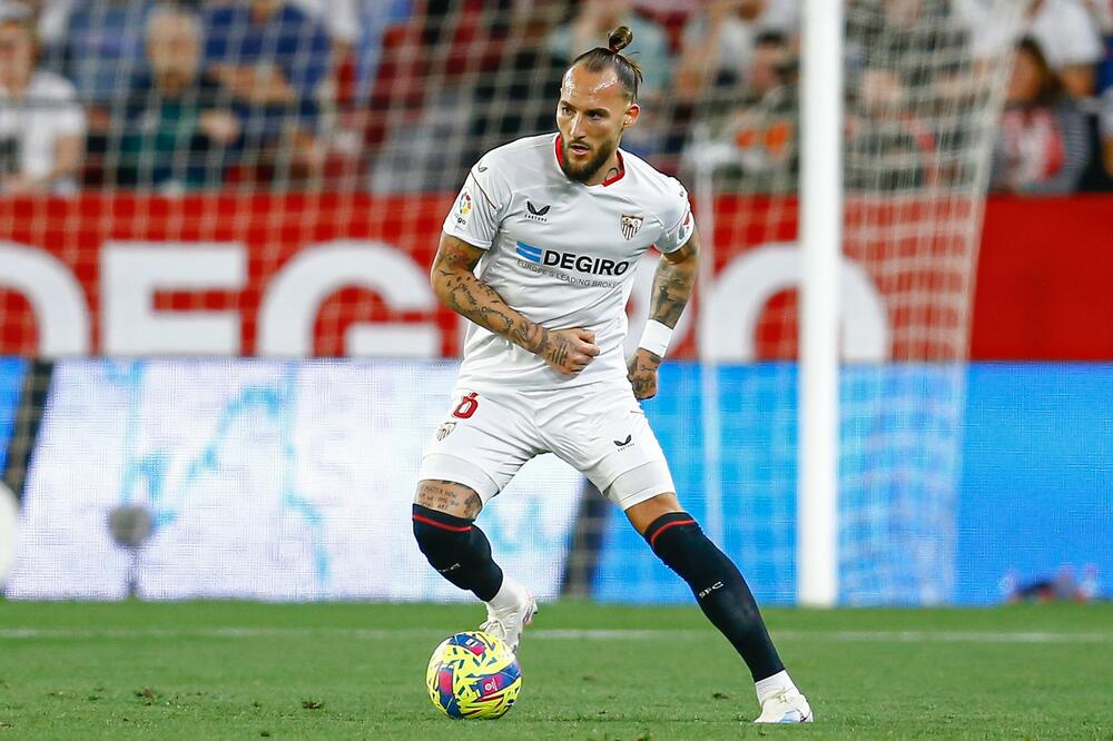 Sevilla veteran Nemanja Gudelj signs contract extension Sevilla veteran Nemanja Gudelj signs contract extension