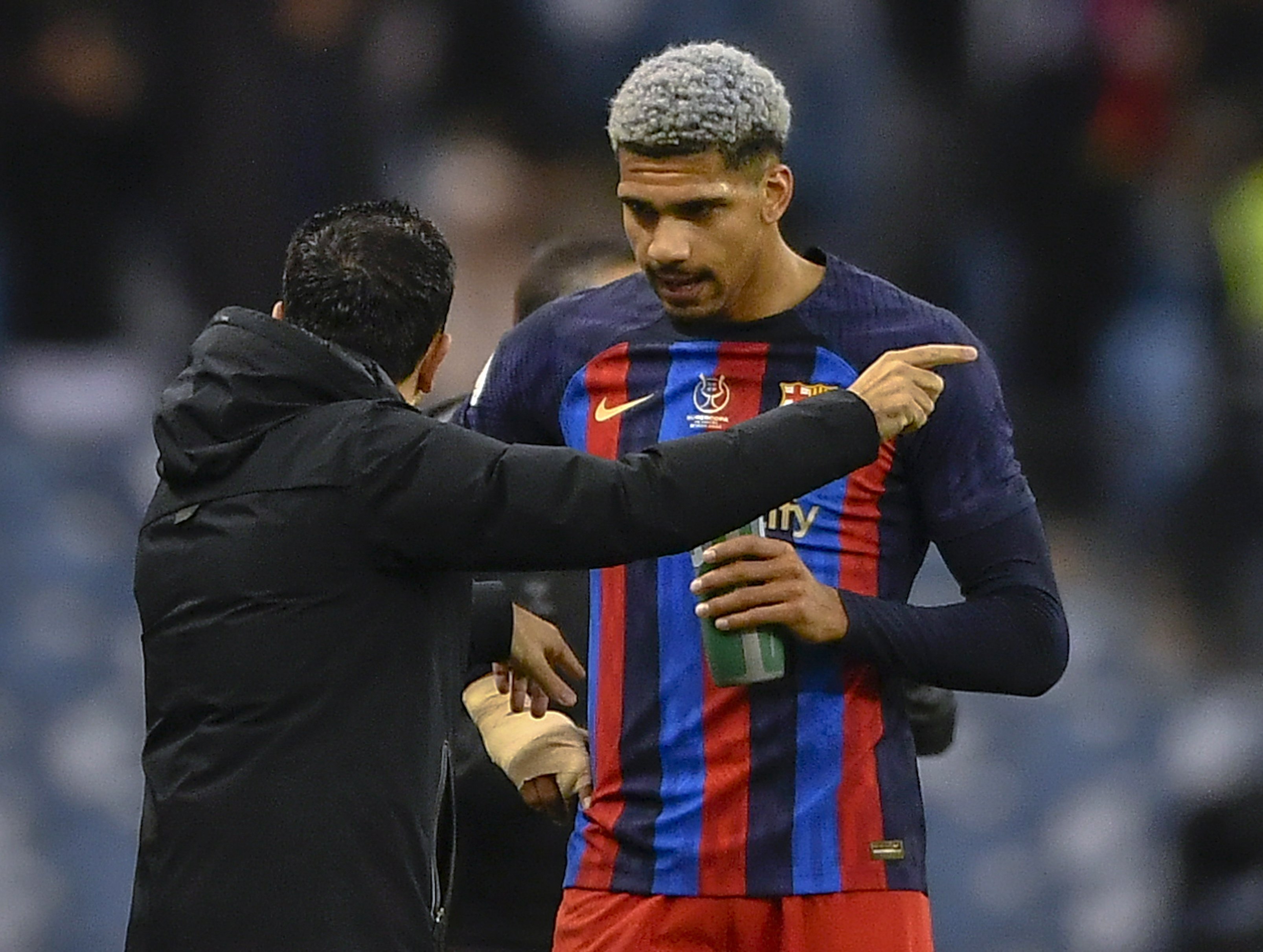 Ronald Araujo promises to be “born leader” for Barcelona even if captaincy snub occurs Ronald Araujo promises to be “born leader” for Barcelona even if captaincy snub occurs