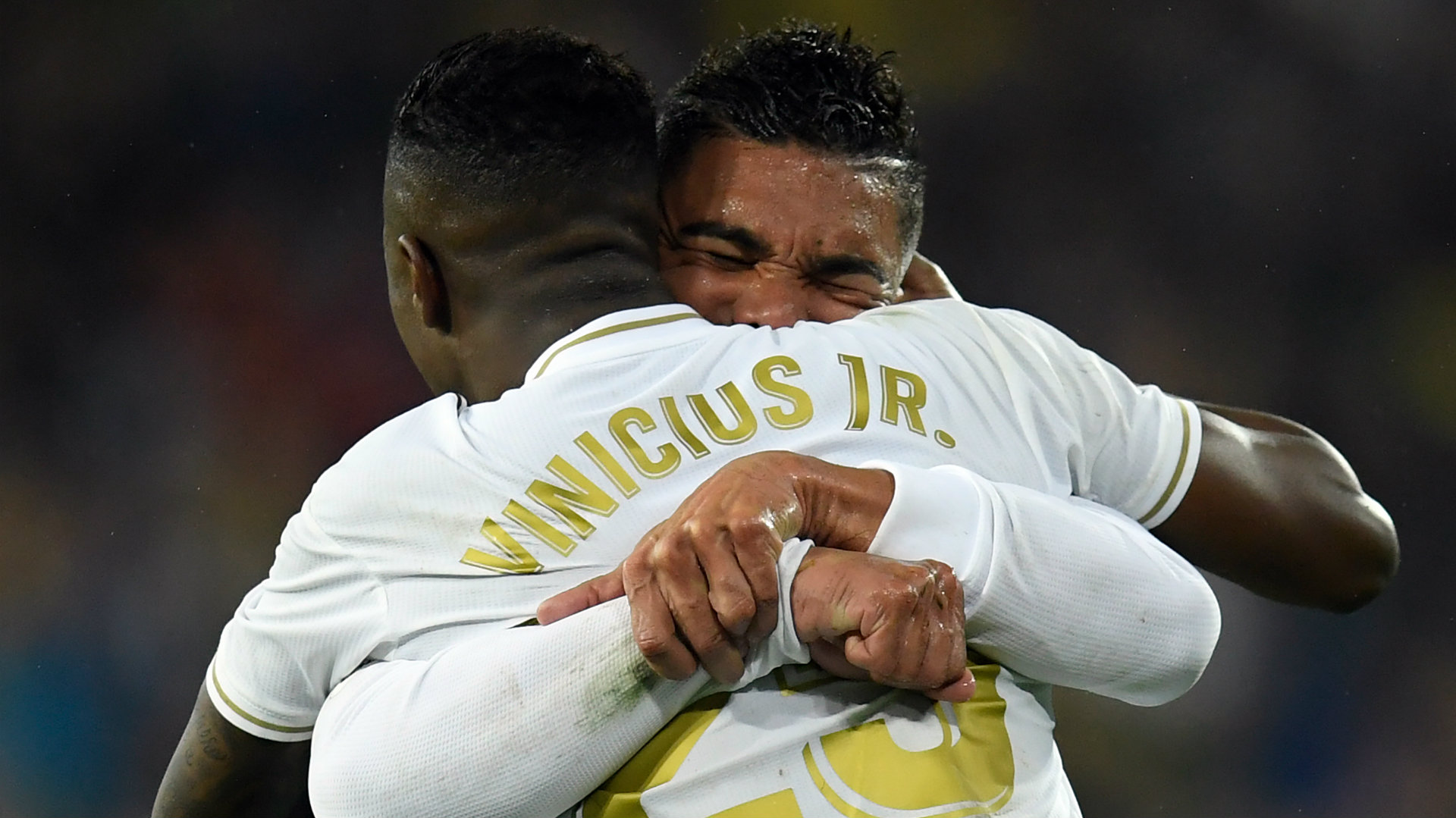Casemiro hugs Vinicius