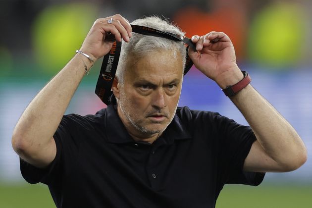 Mourinho takes off medal