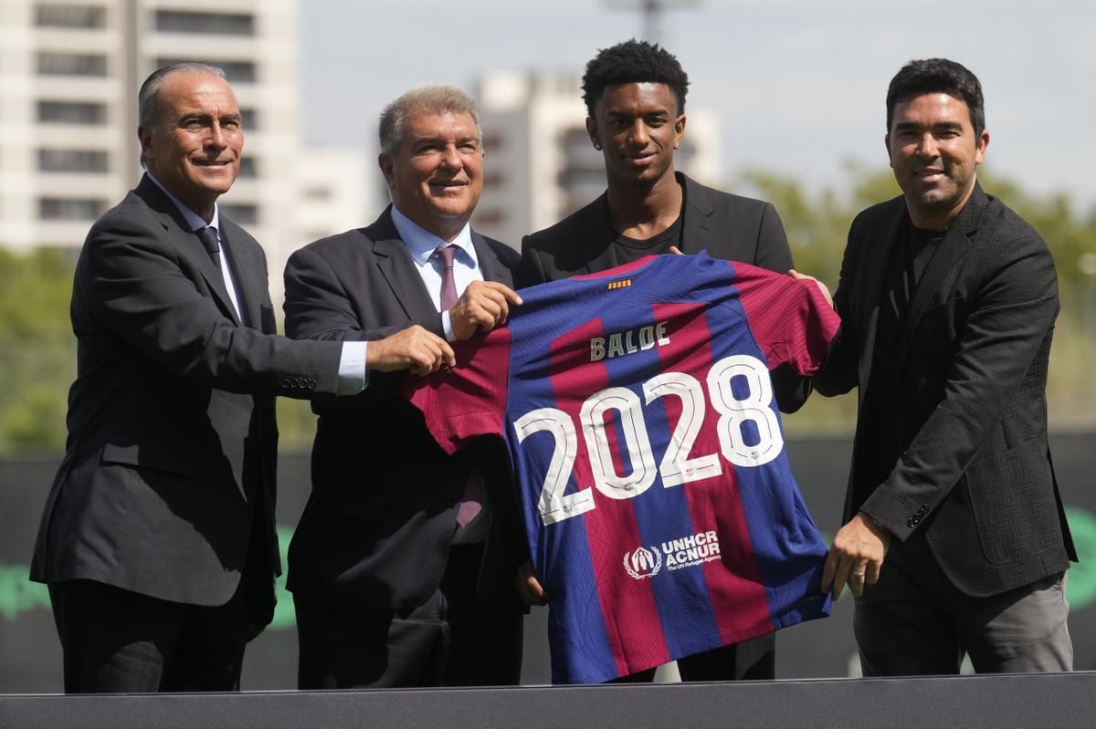 Fabrizio Romano eases concern for Barcelona fans following speculation over youngster’s future Fabrizio Romano eases concern for Barcelona fans following speculation over youngster’s future