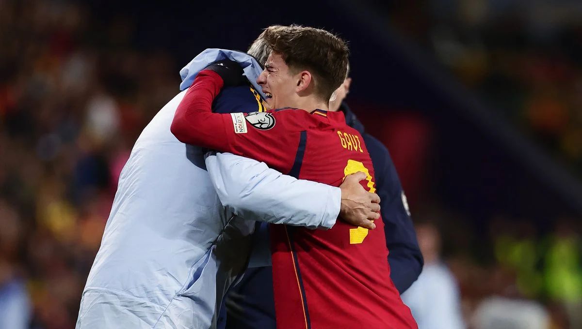Gavi comes off in tears after ACL injury