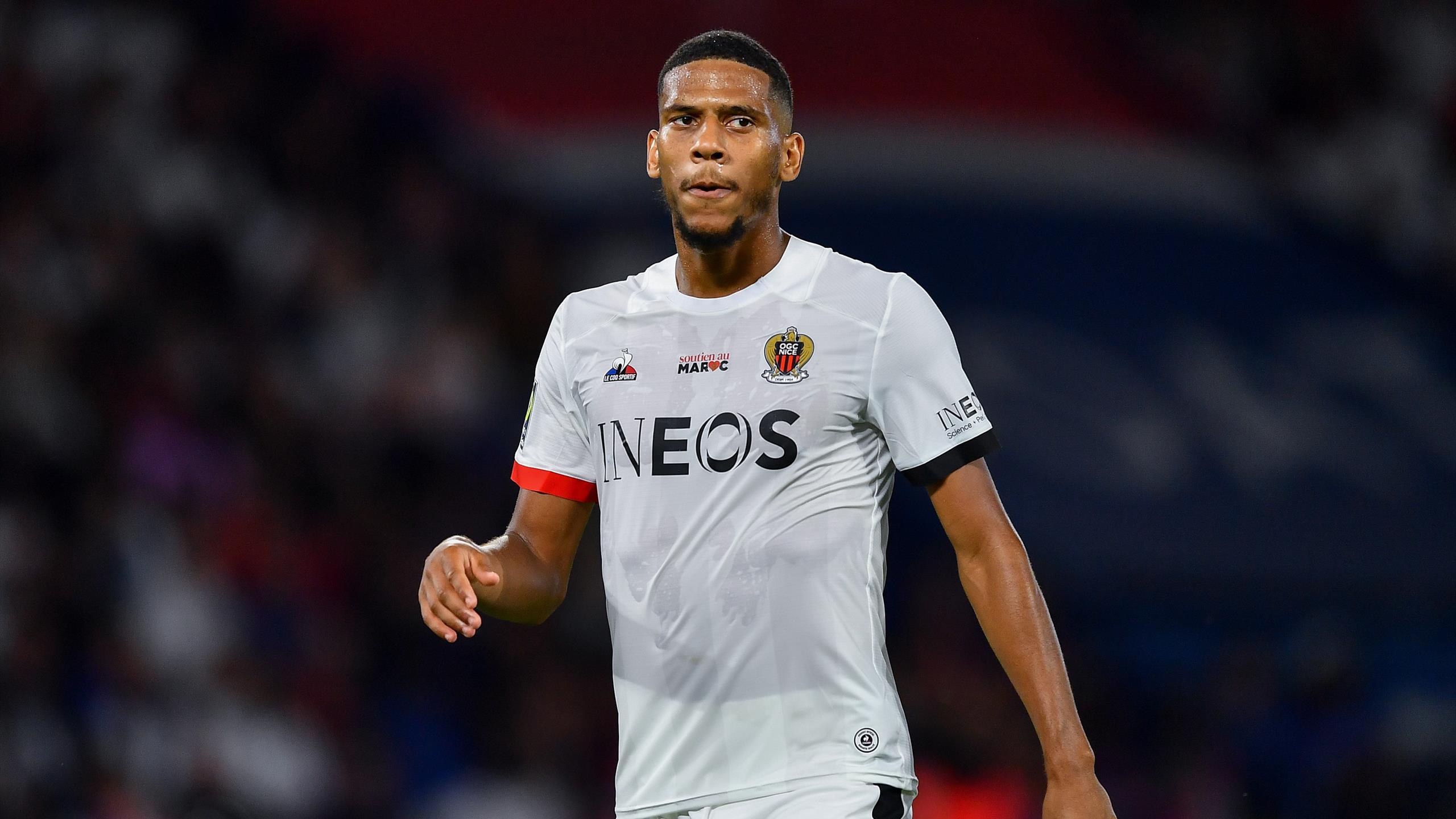 Jean-Clair Todibo in action for Nice.