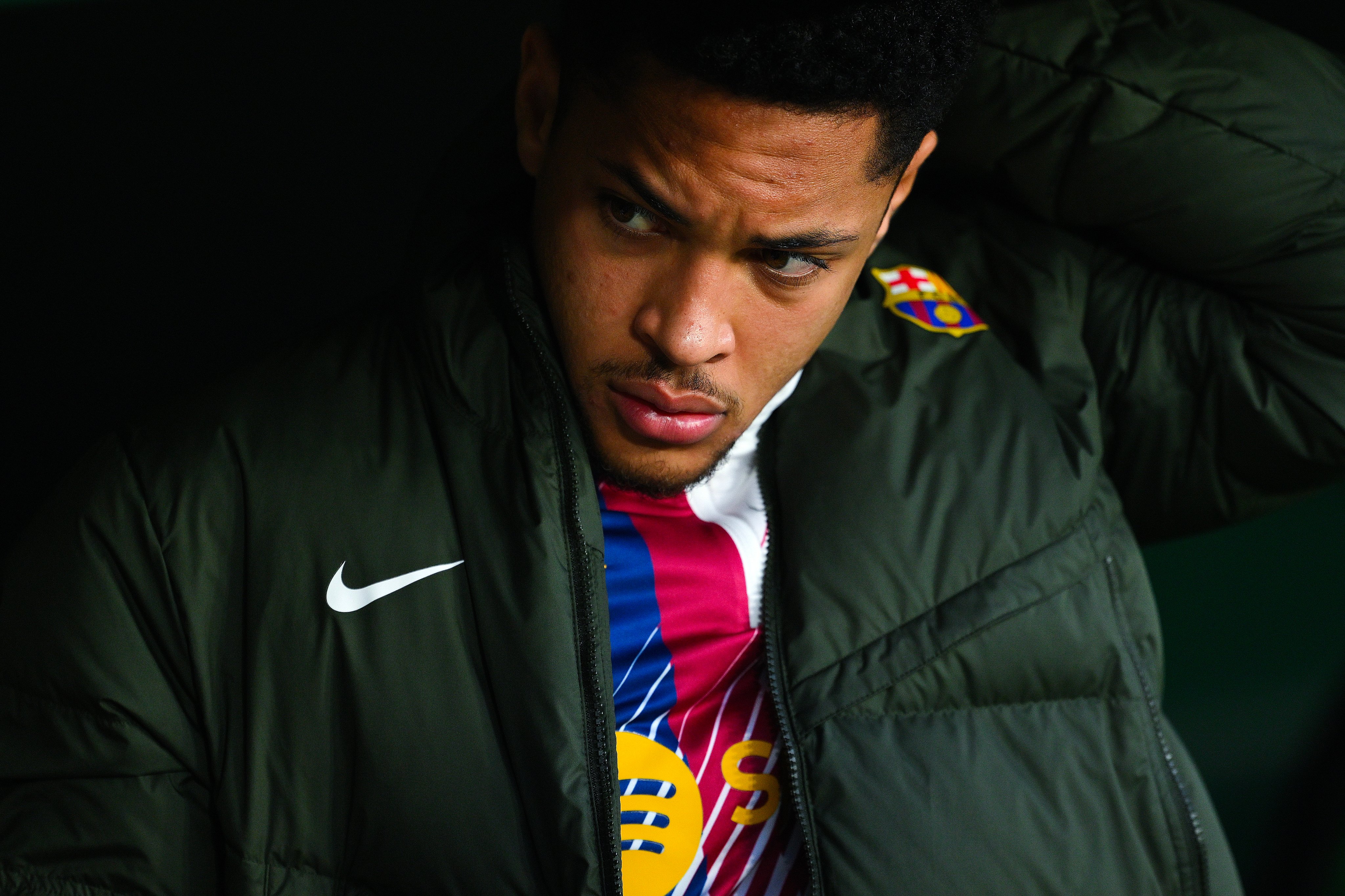 Vitor Roque on the bench for Barcelona