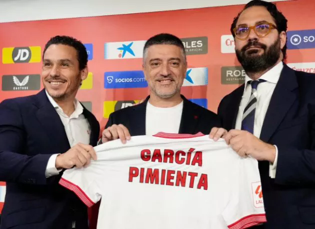 Garcia Pimienta is presented.