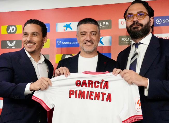 Garcia Pimienta is presented.