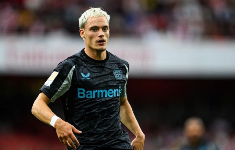 Florian Wirtz in action for Bayer Leverkusen.