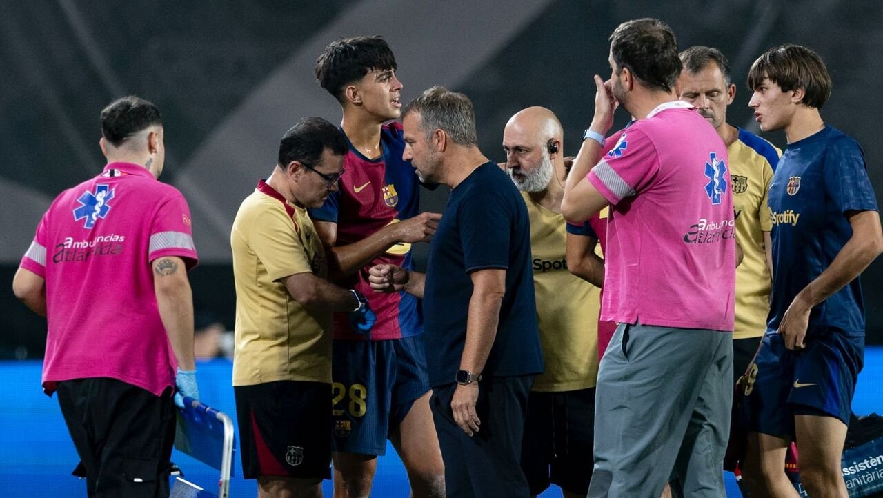 Marc Bernal goes off injured.