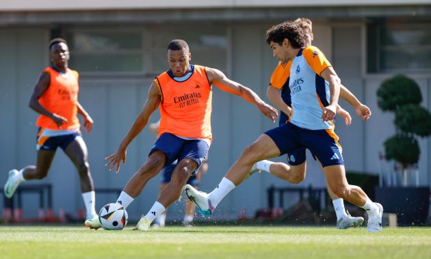 Mbappe and Vallejo in training