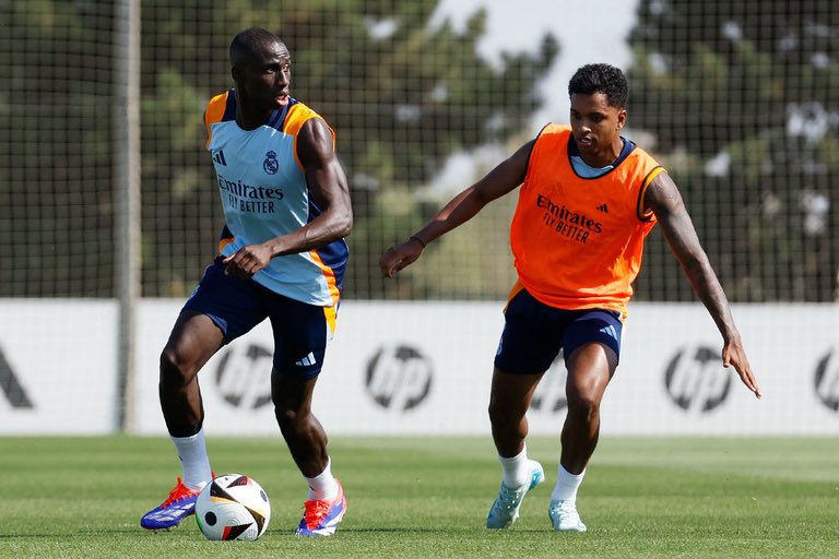 Rodrygo and Ferland Mendy in training