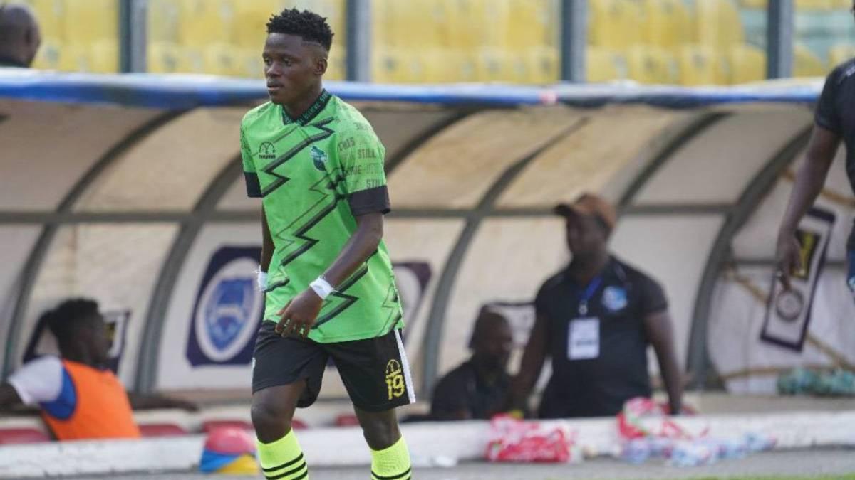 Abdul Azziz Issah in action for Dreams FC