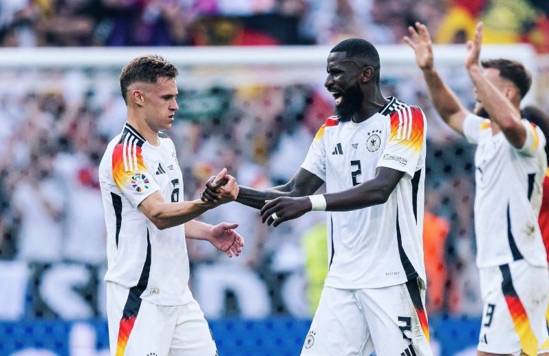 Joshua Kimmich with Antonio Rudiger