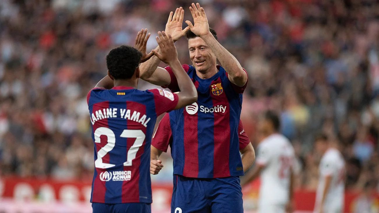 Lamine Yamal and Robert Lewandowski