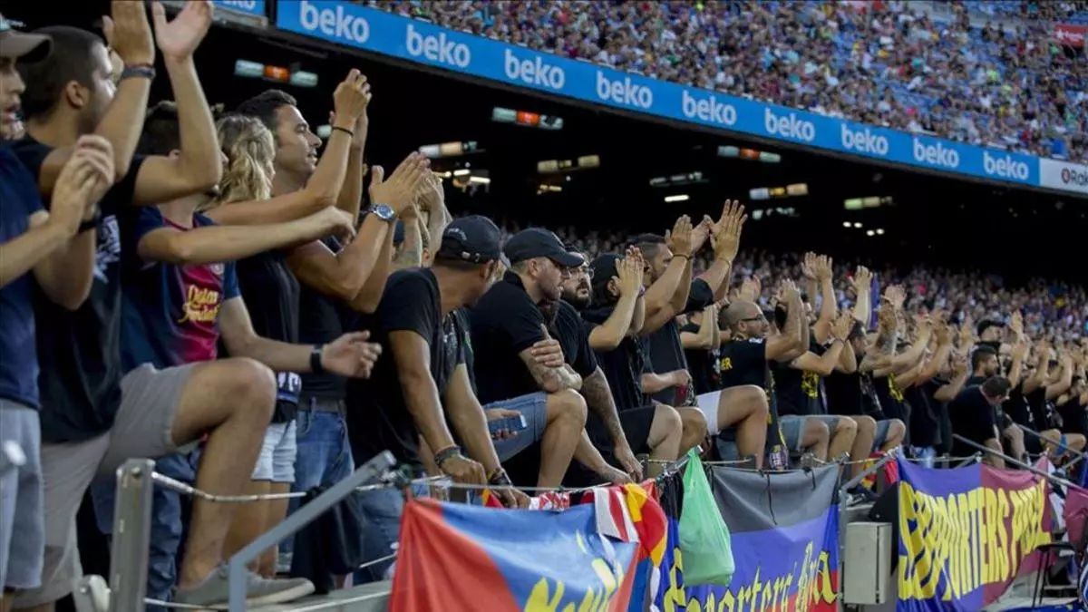 Barcelona's singning section.