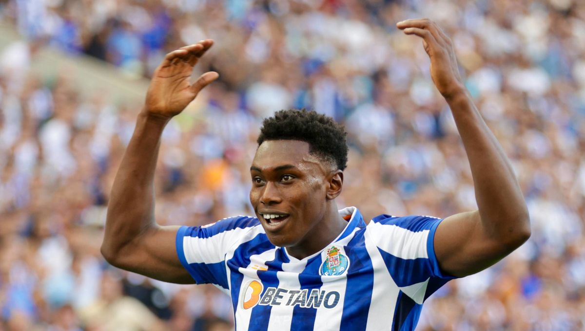 Samu Aghehowa celebrates at Porto.
