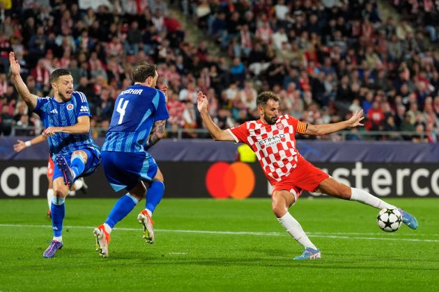 Stuani unleashes a shot.
