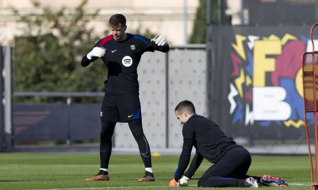 Szczesny trains with Inaki Pena.