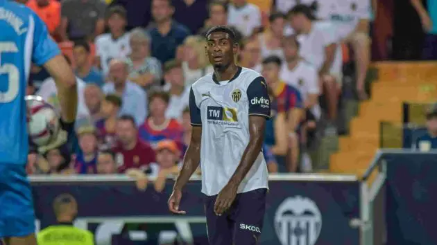 Cristhian Mosquera in action at Mestalla.