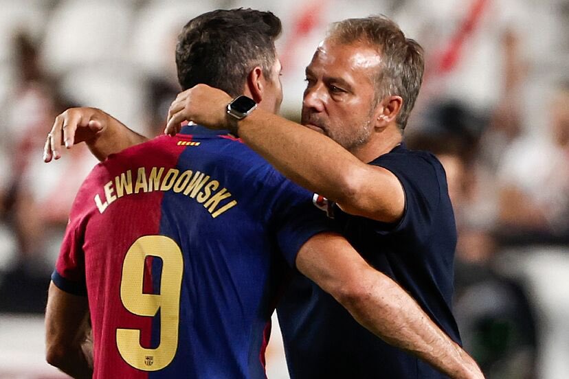 Flick speaks with Lewandowski