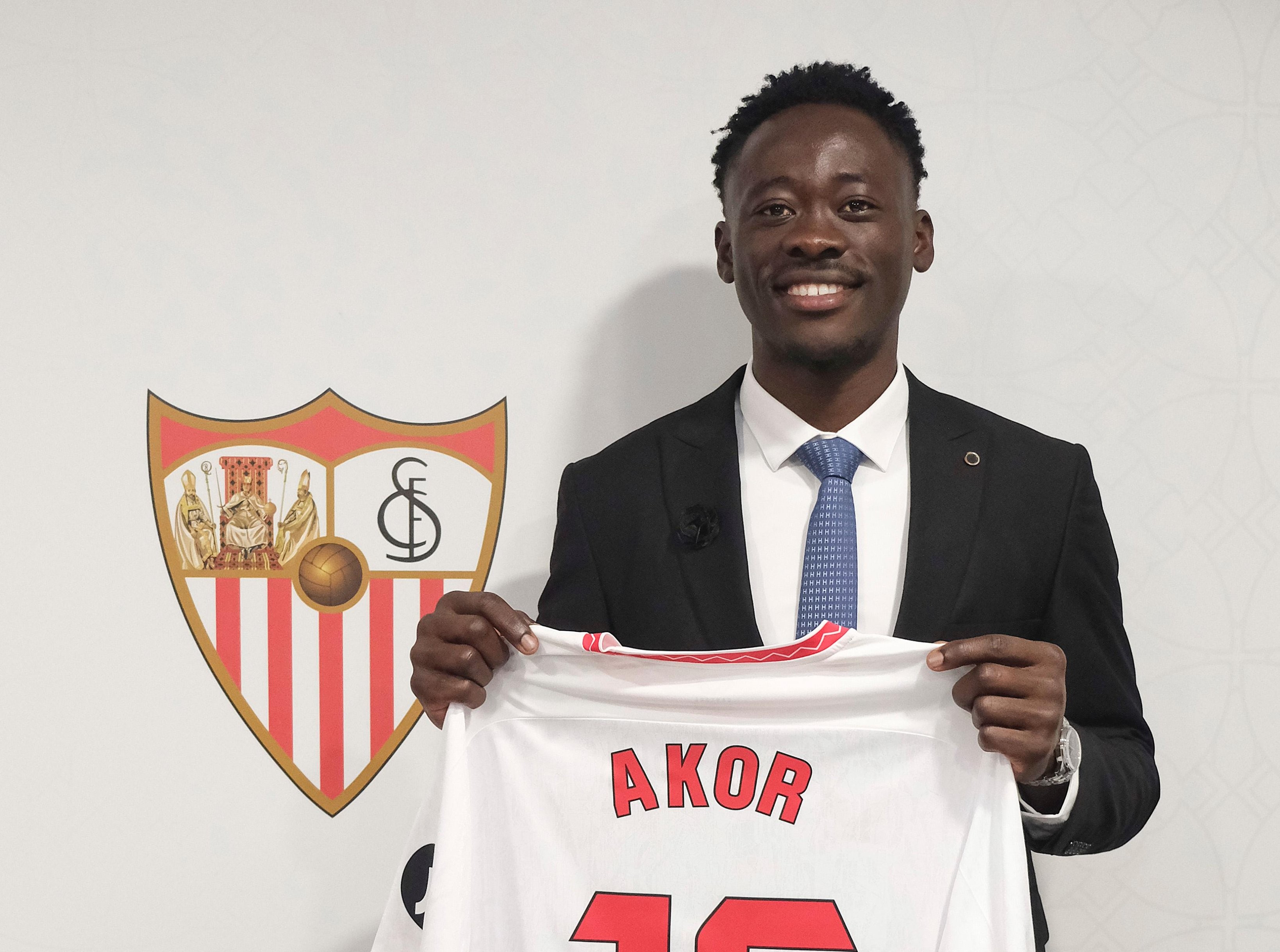 Akor Adams signs for Sevilla