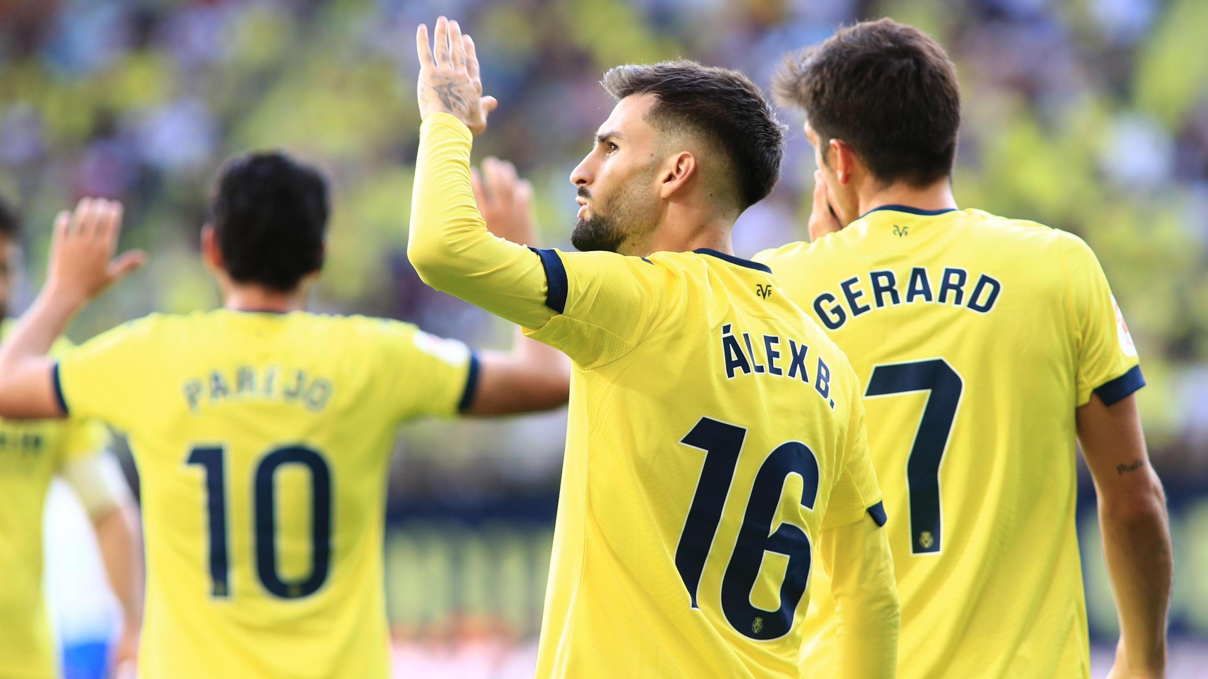 Baena congratulates his team