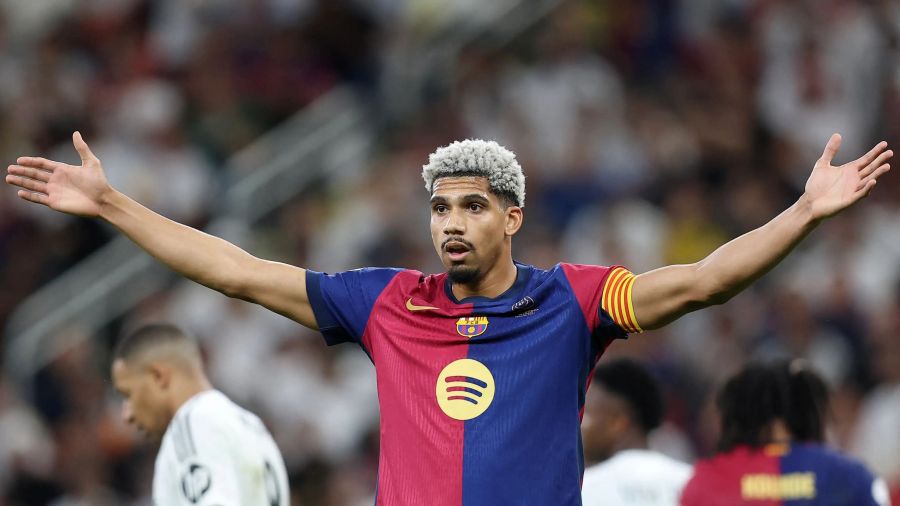 Man United plan to capitalise on bizarre Ronald Araujo transfer
