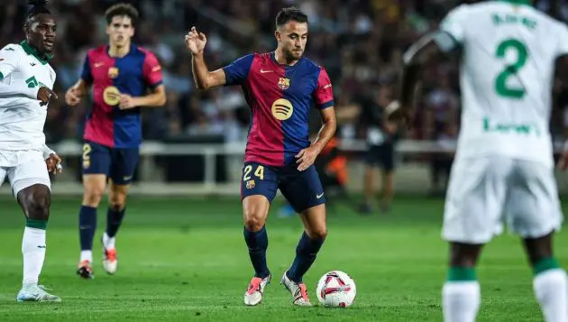Eric Garcia lines up a pass from midfield.