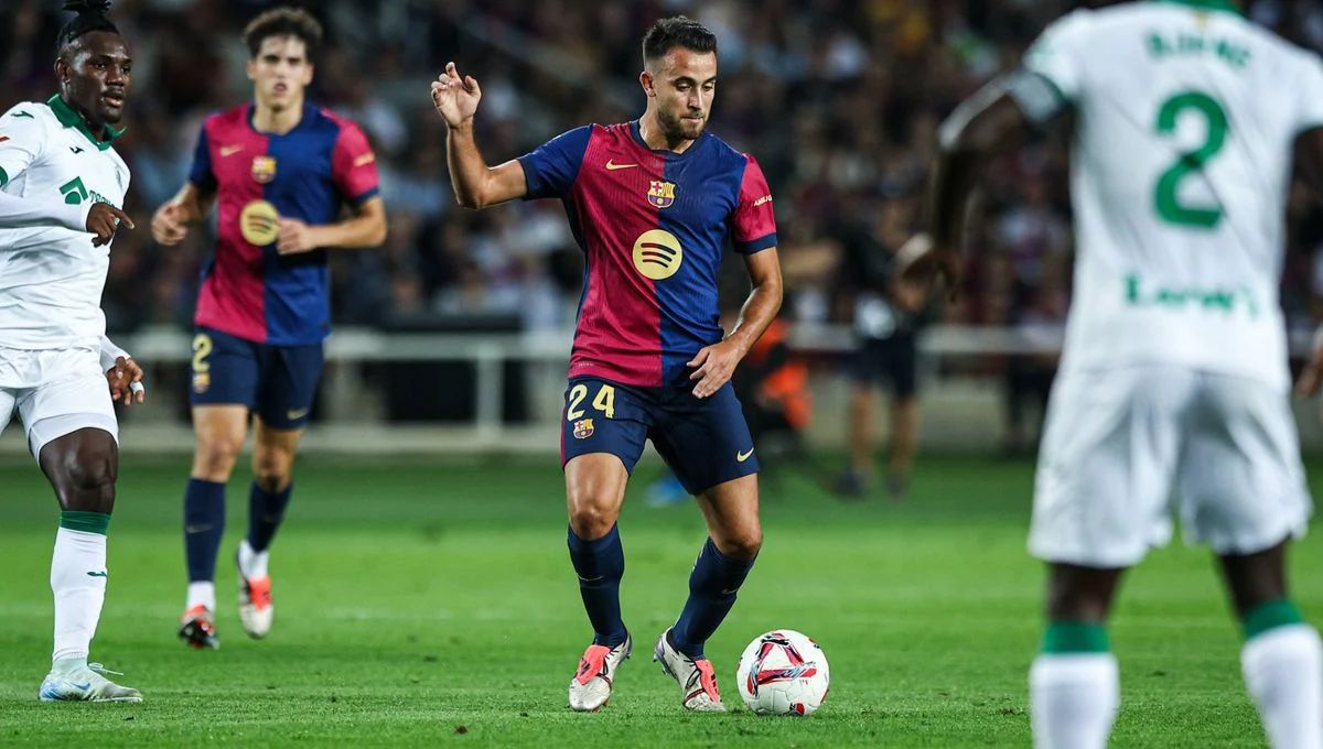 Eric Garcia lines up a pass from midfield.