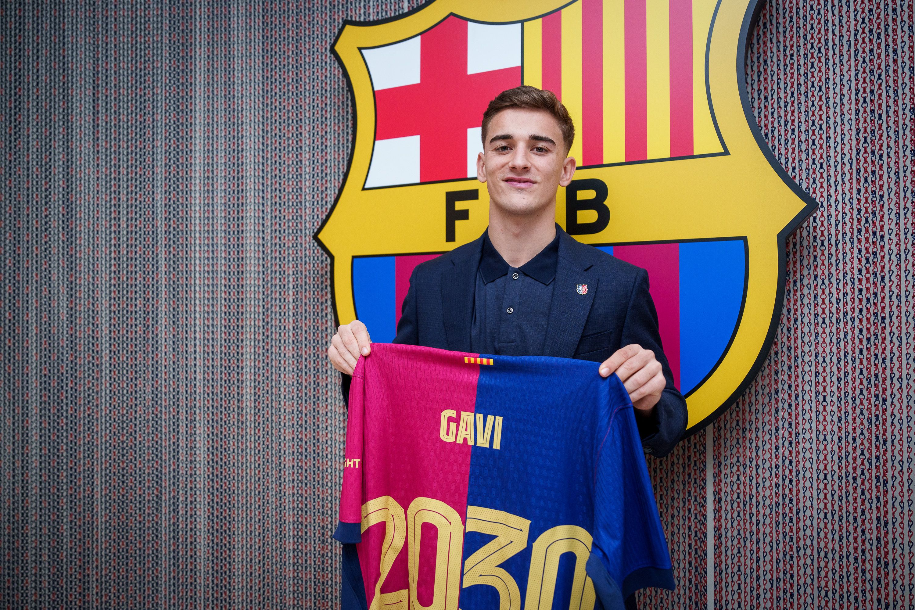 Gavi renews his contract.