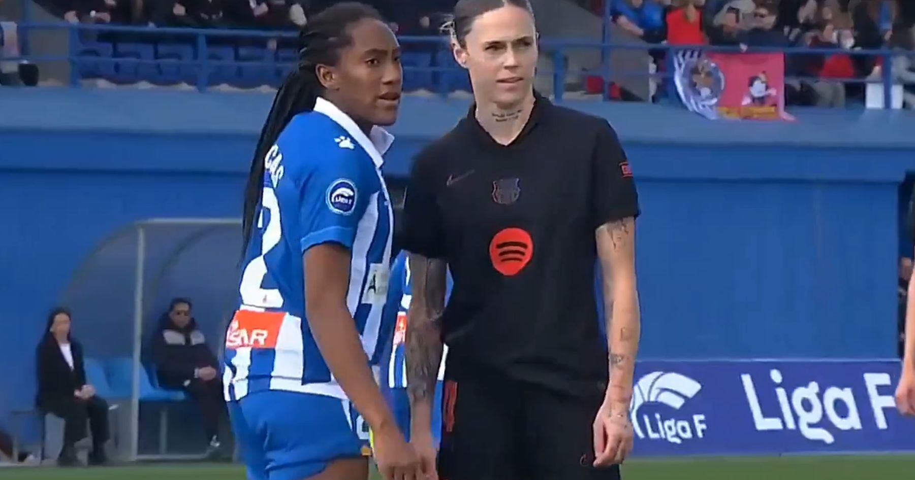 Incident between Mapi Leon and Daniela Caracas