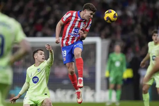Julian Alvarez rises above Marc Casado.