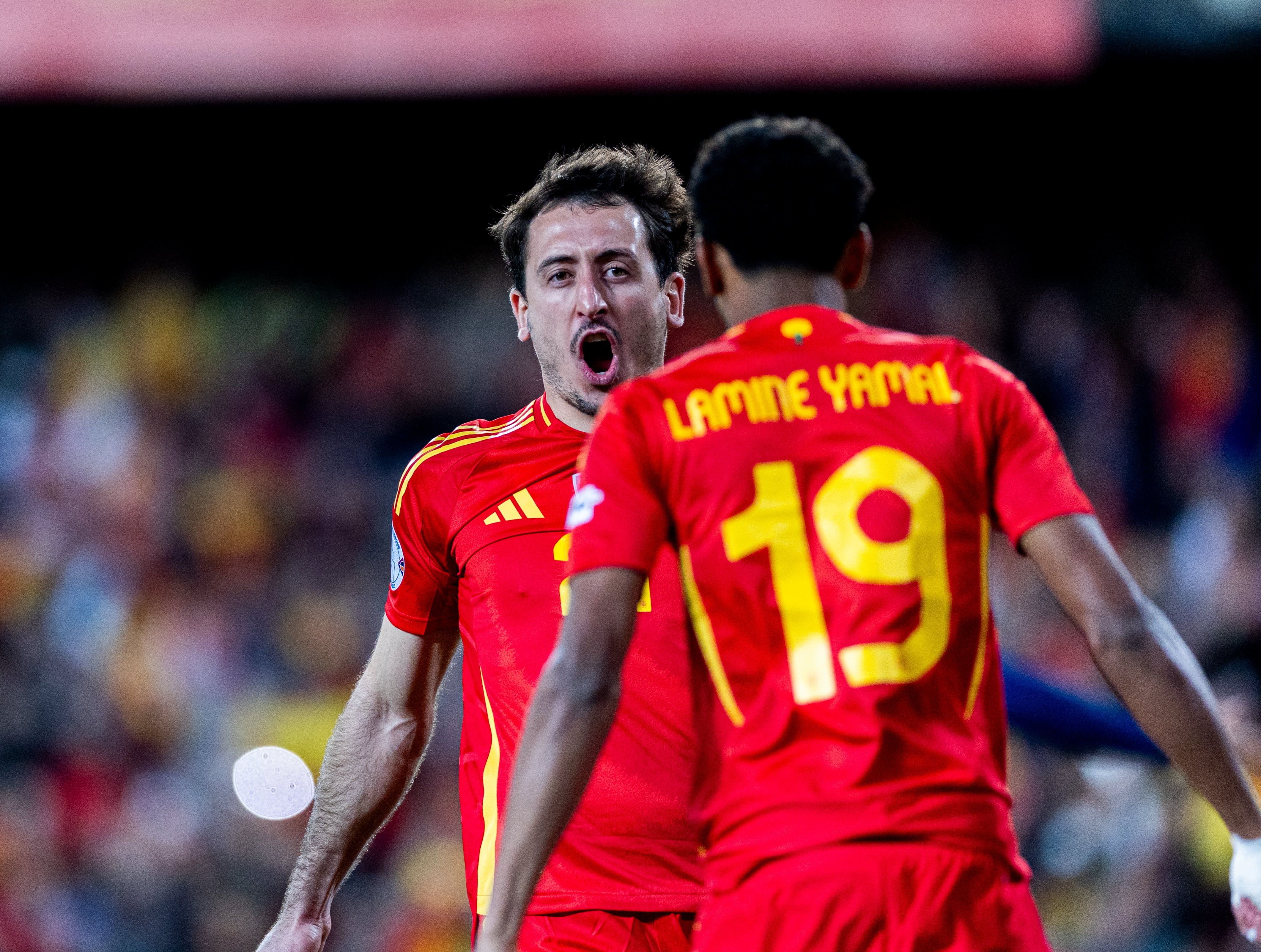 Mikel Oyarzabal celebrates with Lamine Yamal