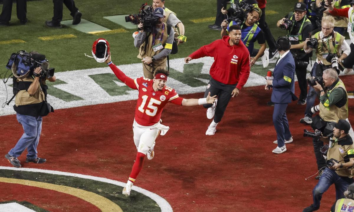 Mahomes celebrates in the 2024 Superbowl 