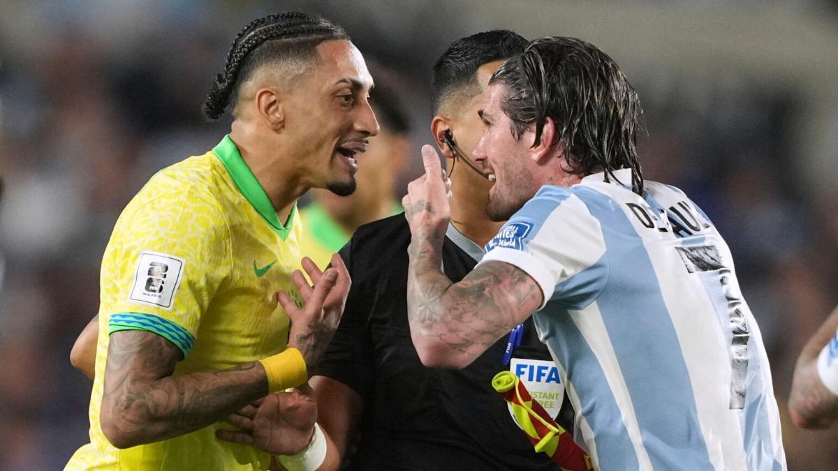 Raphinha debates with Rodrigo de Paul.