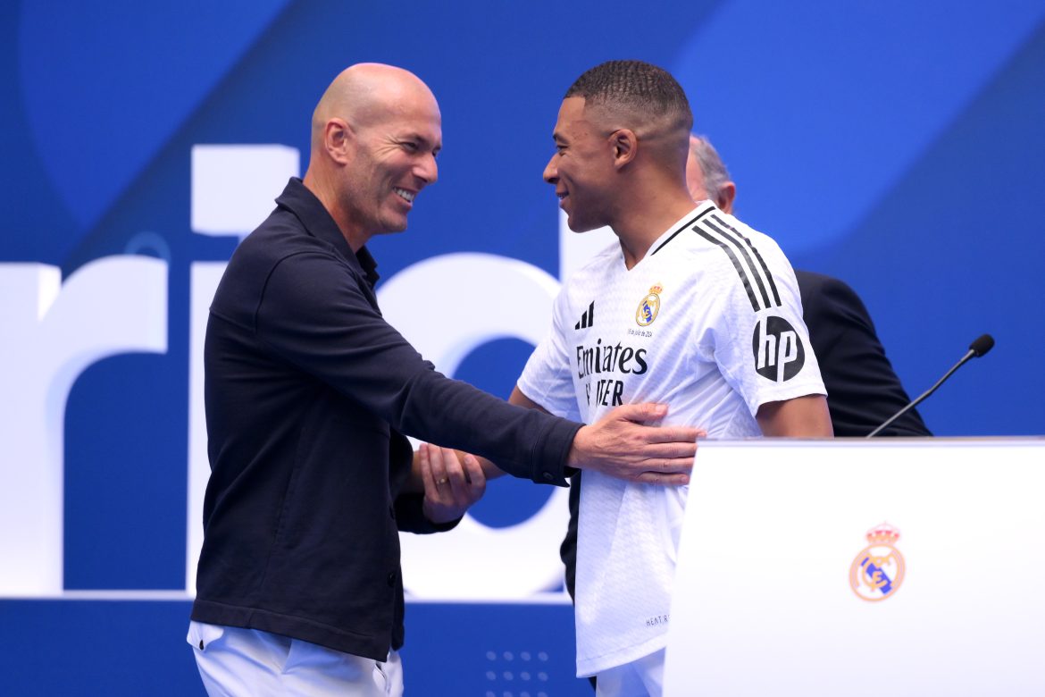 Mbappe arrives at the Santiago Bernabeu.