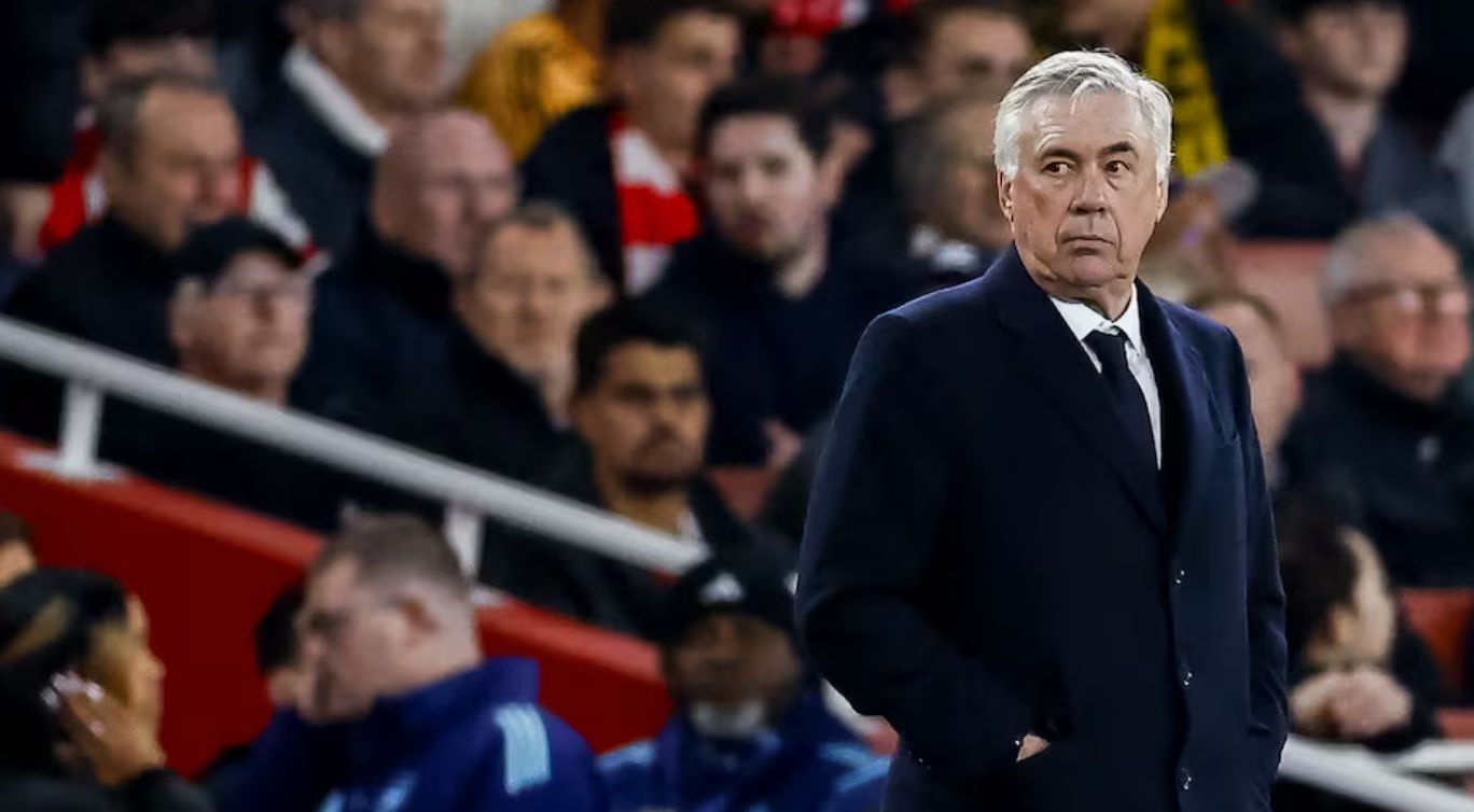 Ancelotti looks into the distance.
