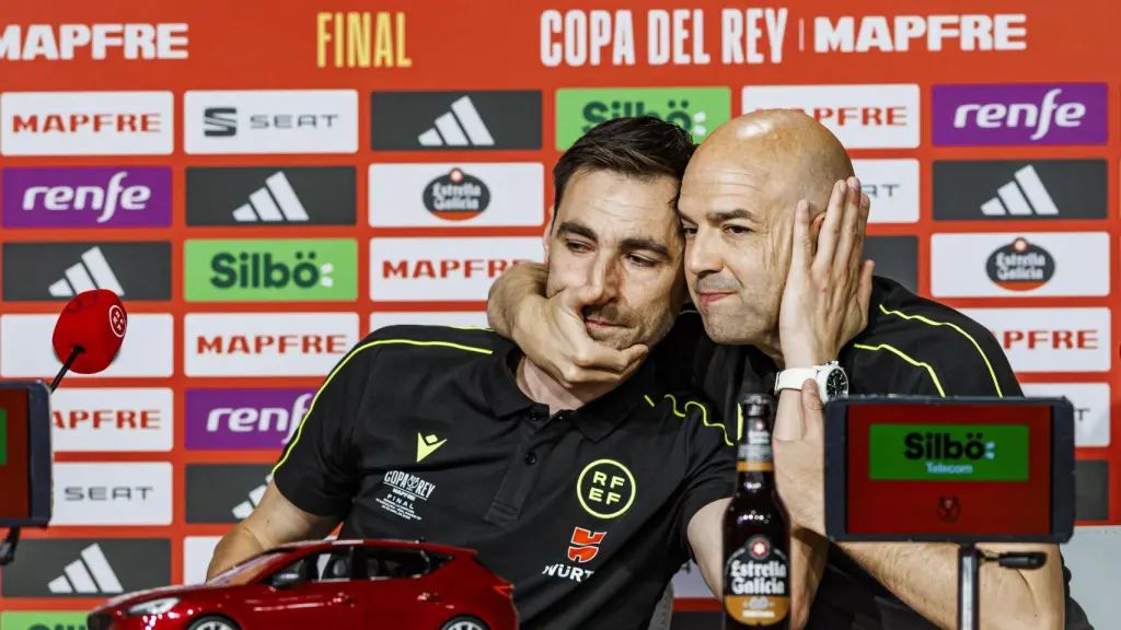 De Burgos Bengoetxea breaks down with Gonzalez Fuertes