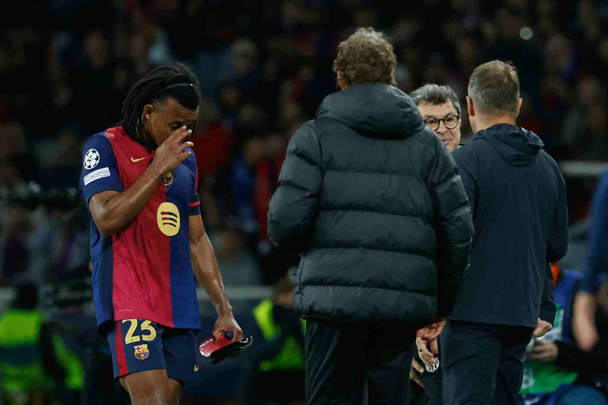 Kounde comes off with an injury against Inter.