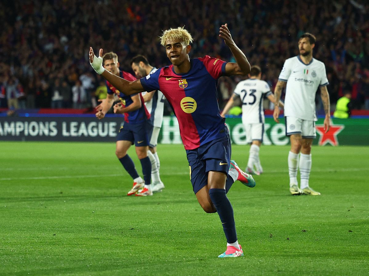 Lamine Yamal celebrates against Inter