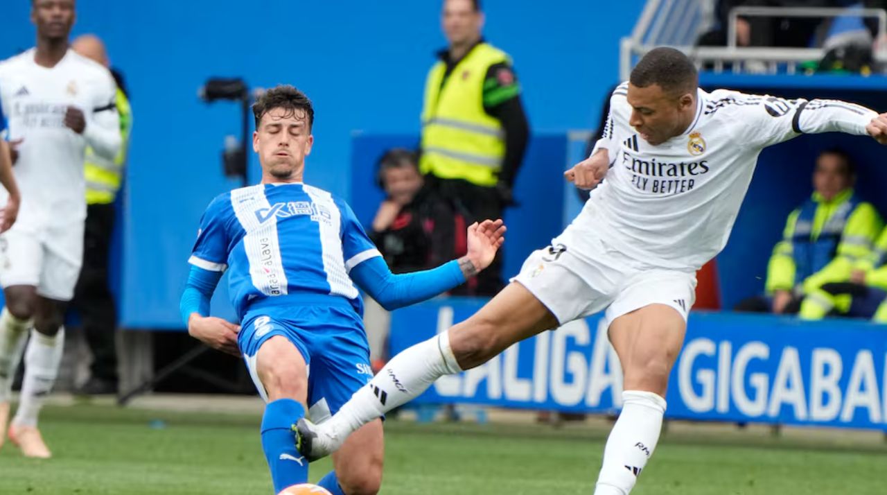 Mbappe's challenge against Alaves.