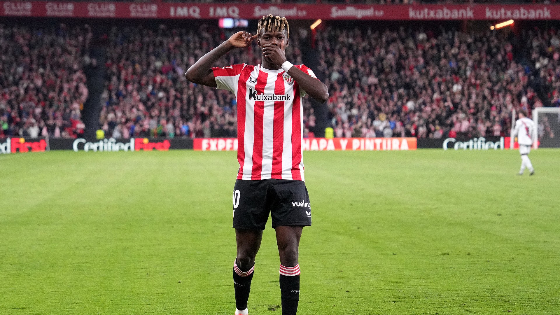Nico Williams celebrates against Rayo Vallecano.