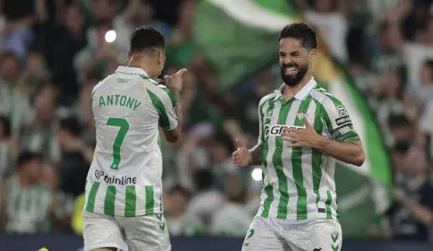 Antony returns to Betis