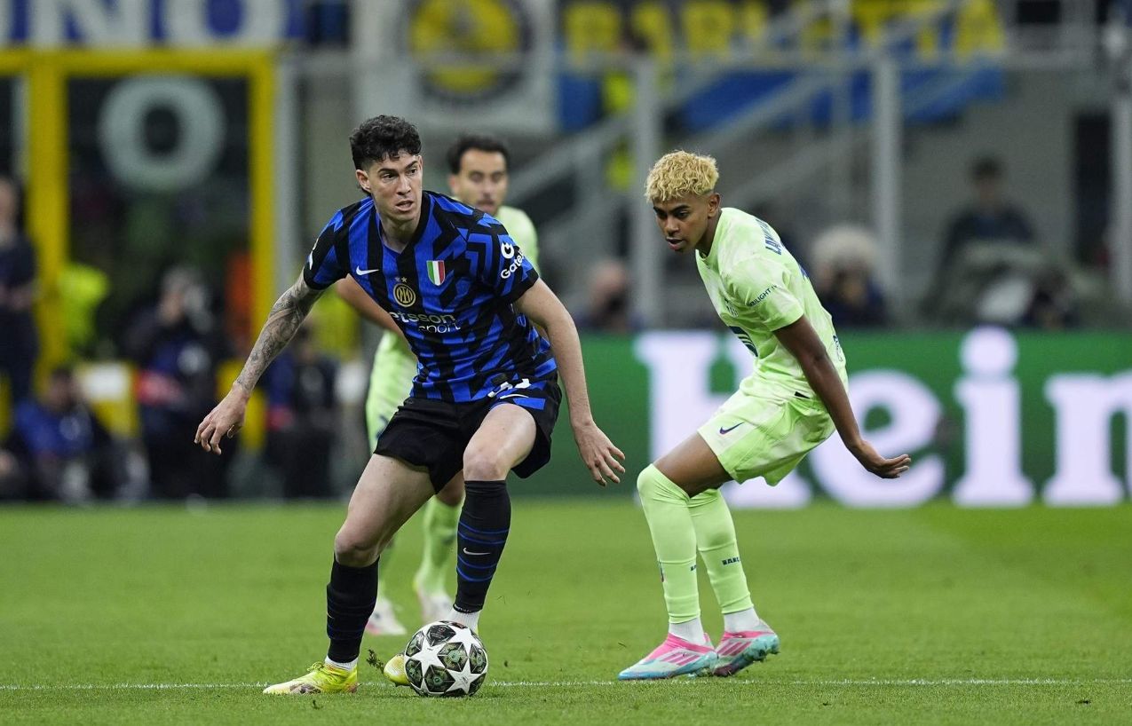 Bastoni against Lamine Yamal in the Champions League.