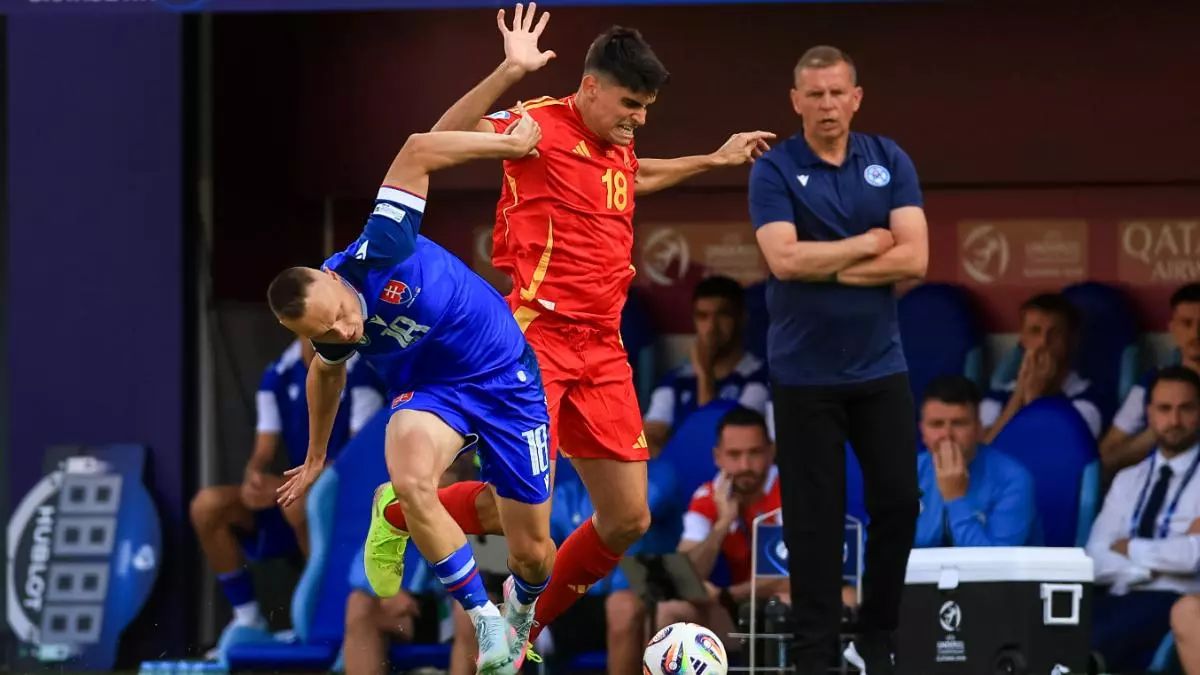 Martin has broken his hand on Spain under-21 duty.