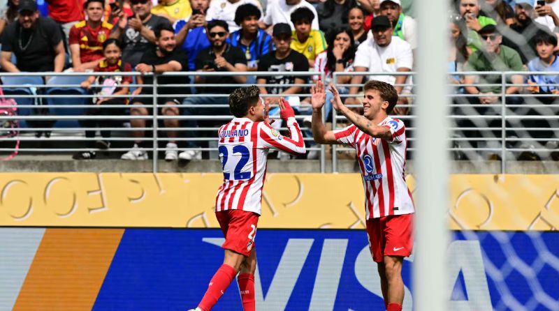 Giuliano Simeone celebrates with Pablo Barrios.