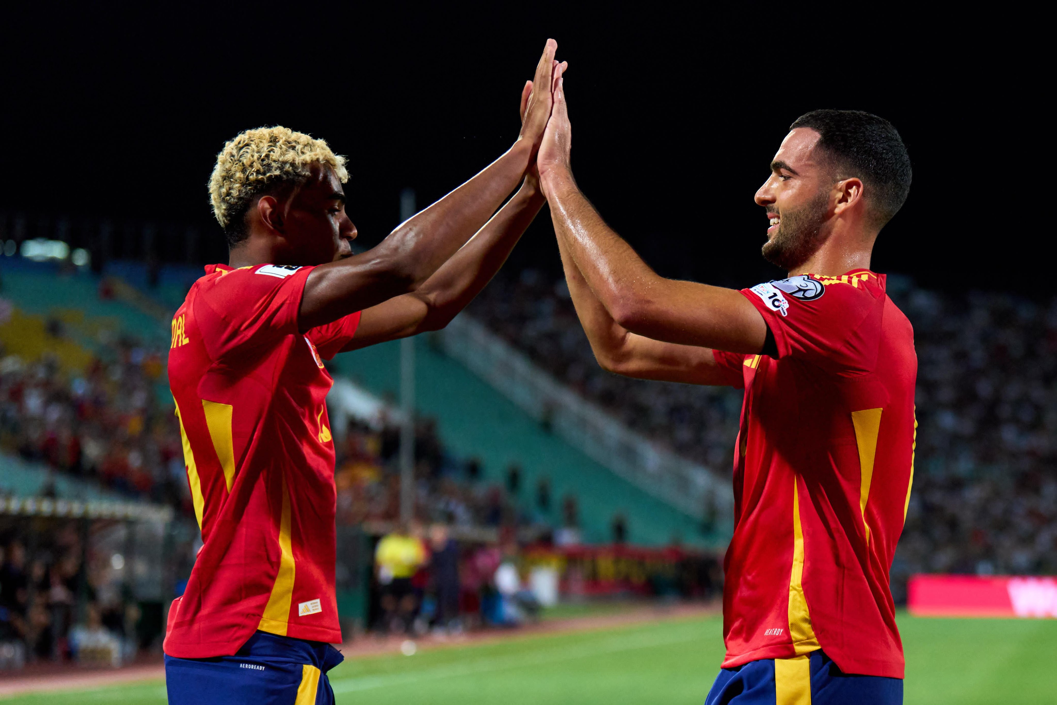 Lamine Yamal celebrates with Mikel Merino.