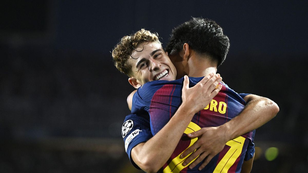 Barcelona's Fermin Lopez and Dro Fernandez celebrate together.